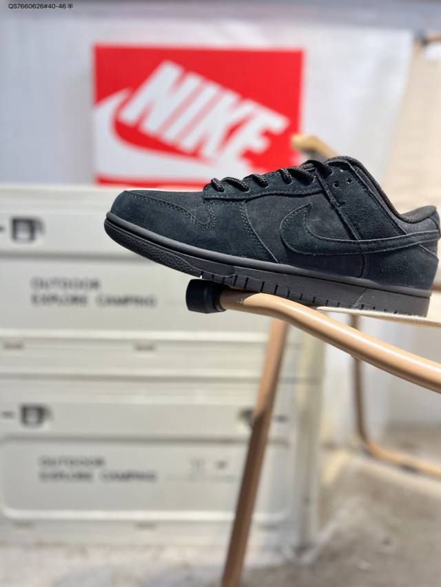 耐克Nike Dunk Low 板鞋Sb系列经典百搭休闲运动板鞋加厚鞋舌的填充，使舒适性大大提升，同时也更方便穿脱中底部分则加入了脚感柔软舒适Zoomair气垫