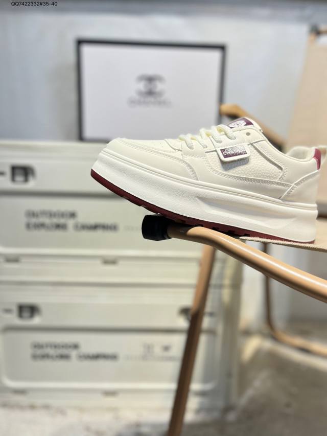 Chanel香奈儿2025新款 众多明星网红上脚 #鞋面采用Tpu材质 扣饰经过防氧化防腐蚀处理原版大扣 并非市场上的烤漆掉色便宜扣饰 #大底采用一比一原版超轻