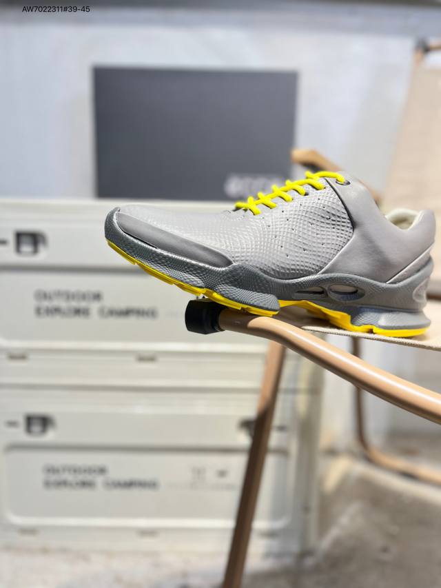 Ecco爱步男鞋轻便透气舒适耐穿 亲肤吸汗舒适内里 DDD 防滑防磨 持久干爽 简约粗绳系带 穿脱更加方便 柔韧防滑大底 鞋底立体凹槽 DDD 凹凸花纹加持 增