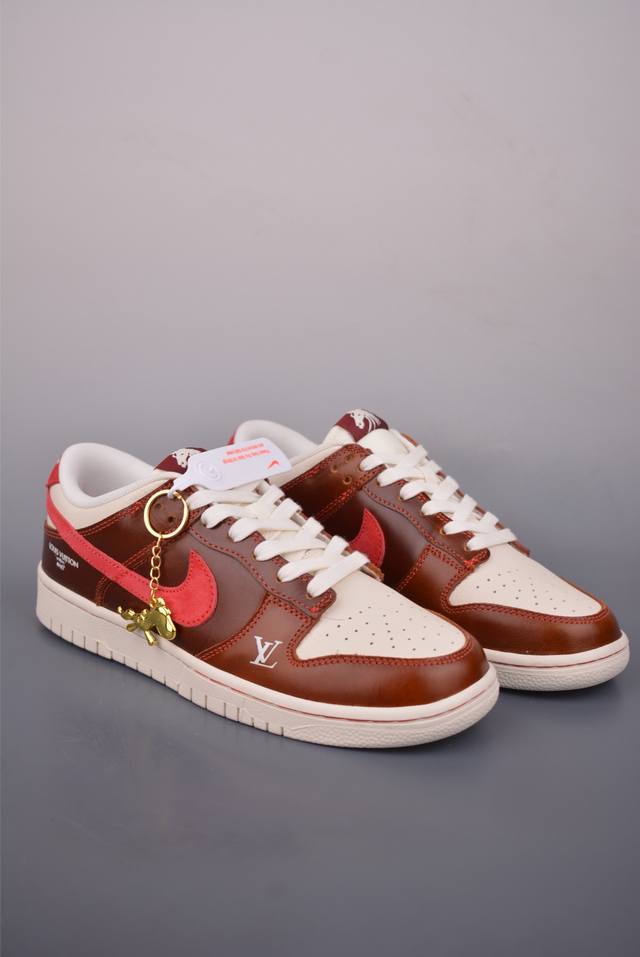 Nike Sb Dunk Low 马年限定 DDD 纯原大厂出品 极力推荐 DDD 原装头层材料 独家版型蒸餾加工 DDD 帶來的是更好的视觉和脚感体验 DDD