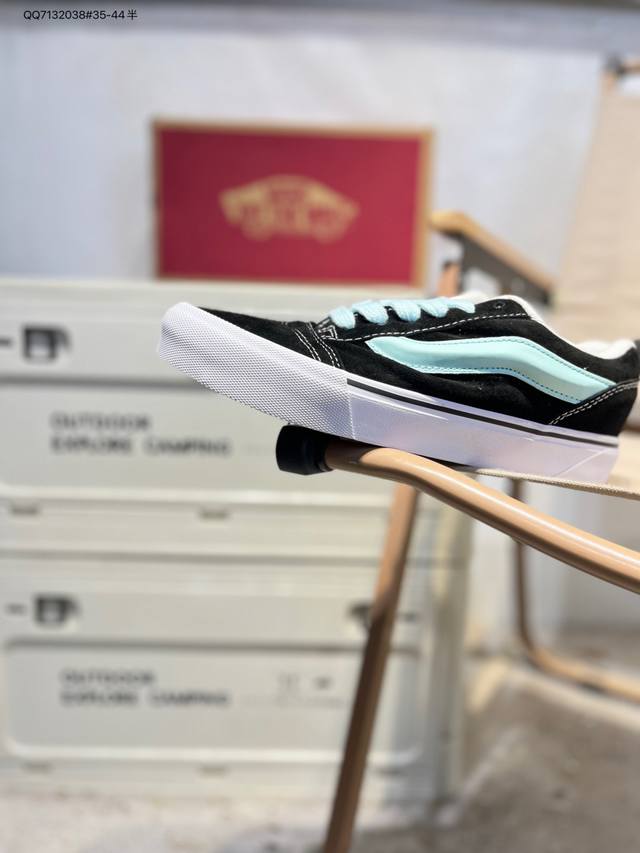 真标硫化工艺#原厂档案开发铝楦版型#正确安娜系列翘头鸟嘴贴条弧度致敬滑板文化，联乘瑞典著名鞋店Sneakersnstuff X Vans Sk8 Mid Sns
