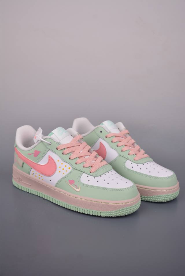 Nike Air Force 1 Low 手绘涂鸦 青粉蜜恋 DDD 原楦头原纸板 打造纯正空军版型 DDD 专注外贸渠道 全掌内置蜂窝气垫 DDD 原盒配件