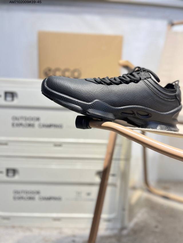 Ecco爱步男鞋轻便透气舒适耐穿 亲肤吸汗舒适内里 DDD 防滑防磨 持久干爽 简约粗绳系带 穿脱更加方便 柔韧防滑大底 鞋底立体凹槽 DDD 凹凸花纹加持 增