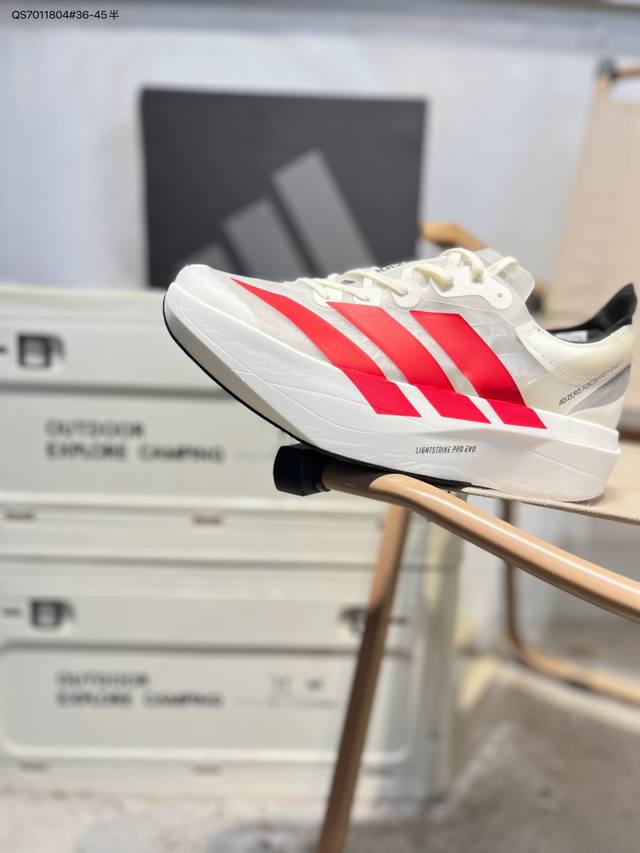 Adidas Adizero Pro Evo 2阿迪超轻透气缓震跑鞋 DDD 整体外观造型与Adizero Adios Pro Evo 1非常相似 中底配置方面