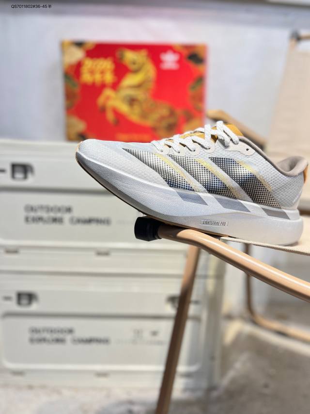 Adidas Adizero Evo Sl Atr M DDD 阿迪超轻透气缓震跑鞋 DDD 整体外观造型与Adizero Adios Pro Evo 1非常相