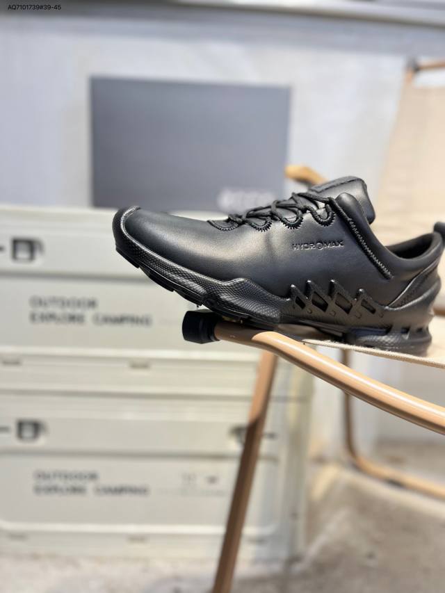 Ecco爱步男鞋轻便透气舒适耐穿 亲肤吸汗舒适内里 DDD 防滑防磨 持久干爽 简约粗绳系带 穿脱更加方便 柔韧防滑大底 鞋底立体凹槽 DDD 凹凸花纹加持 增