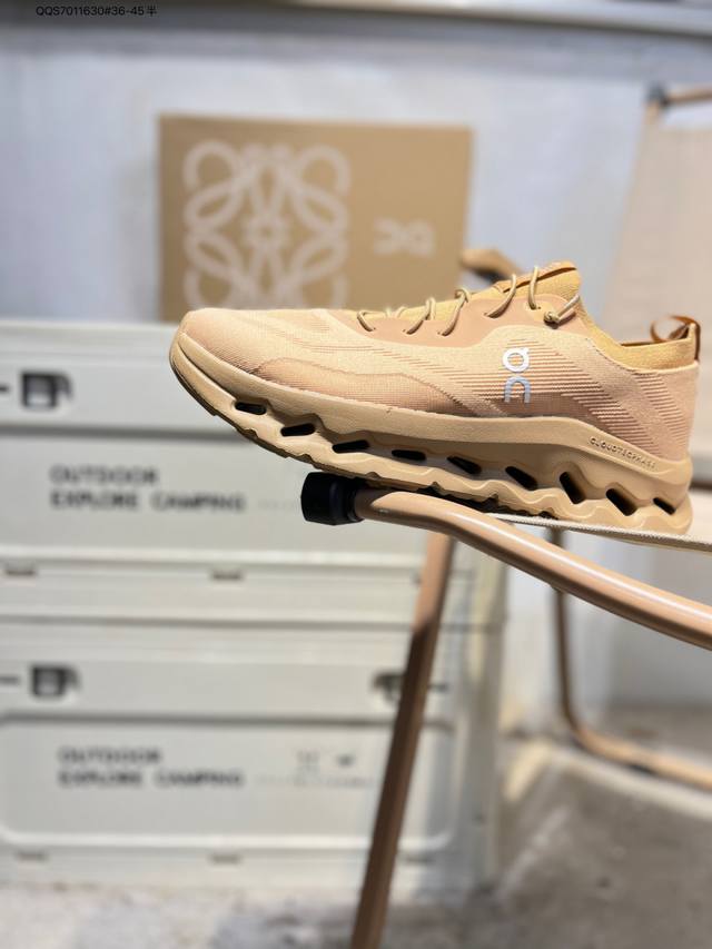 On昂跑Cloudtilt Moon 轻量运动休闲鞋 DDD 脚感很舒服 鞋底柔软且包裹性好 上脚显腿长 DDD 不管休闲还是运动都很百搭 是最好看最显质感的颜