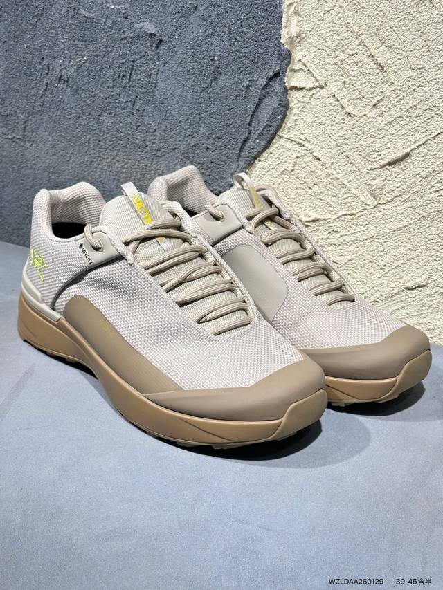 新品上市实拍 DDD Arcteryx Konseal Lt W 始祖鸟 DDD 此款鞋采用近几年比较流行的版型设计，外观时尚大气，鞋底采用耐磨的材质，穿上它，