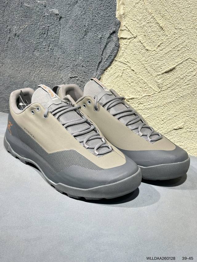 新品上市实拍 DDD Arcteryx Konseal Lt W 始祖鸟 DDD 此款鞋采用近几年比较流行的版型设计，外观时尚大气，鞋底采用耐磨的材质，穿上它，