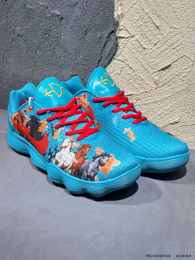 耐克 Nike Hyperdunk2017Tb 低帮 实战篮球鞋 男款运动鞋 DDD 延续低调实用的外观设计，提供更为强劲的赛场表现。初看 Hyperdunk