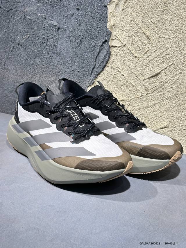 Ad Adizero Evo Sl 棕色 DDD 零度系列马拉松轻量竞速运动跑鞋 DDD 相信大家对去年 Adidas 横空出世的 顶级超跑 Adizero A