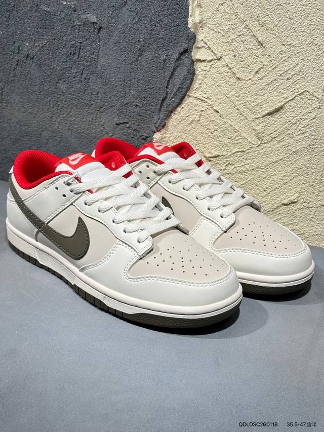 新品上市实拍 DDD 耐克Nike Dunk Low 板鞋 Sb系列经典百搭休闲运动板鞋加厚鞋舌的填充，使舒适性大大提升，同时也更方便穿脱中底部分则加入了脚感柔