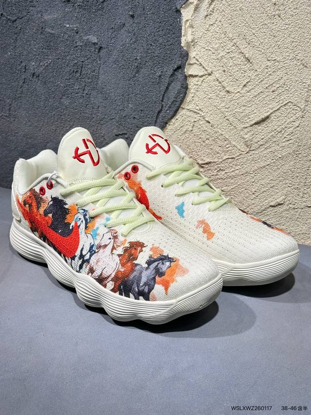 耐克 Nike Hyperdunk2017Tb 低帮 实战篮球鞋 男款运动鞋 DDD 延续低调实用的外观设计，提供更为强劲的赛场表现。初看 Hyperdunk