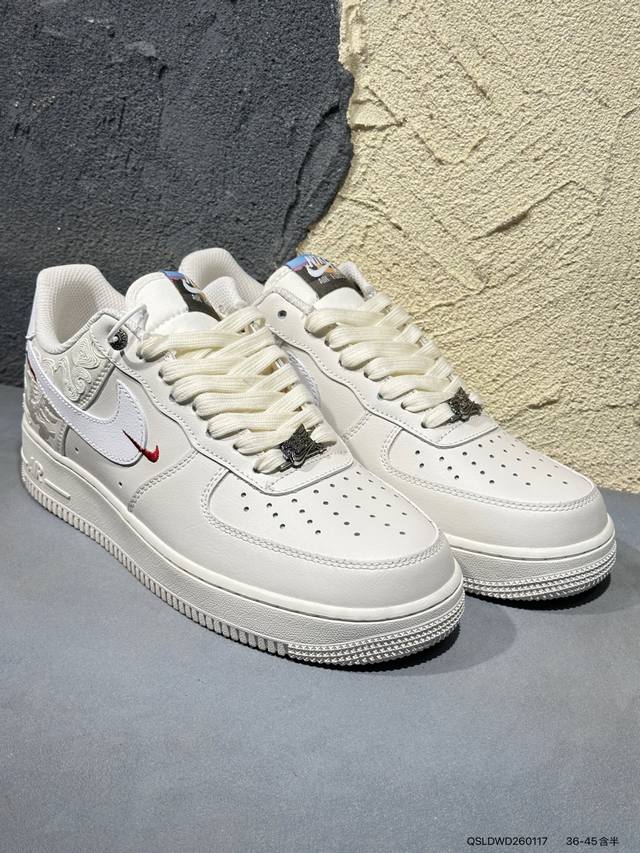新品上市实拍 DDD 耐克Nike Air Force 1 Low 空军一号低帮百搭休闲运动板鞋。柔软、弹性十足的缓震性能和出色的中底设计，横跨复古与现代的外型
