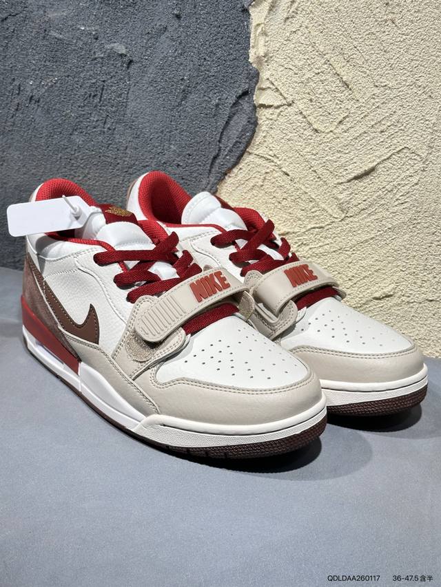 新品上市实拍 DDD Air Jordan Legacy 312 Low 乔丹最强三合一混合版 DDD 有着交错结合的设计，它的名字就展现出它所包含的鞋款元素，