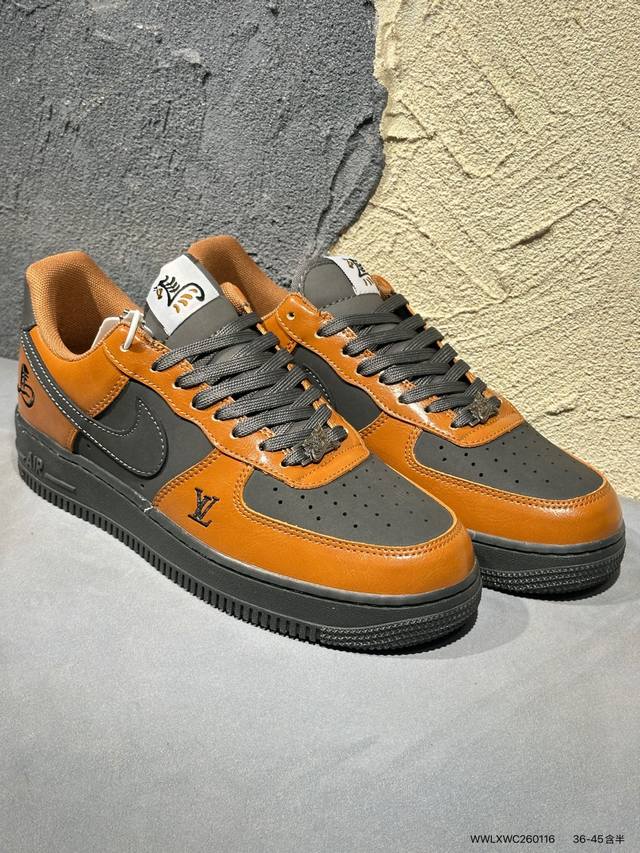 新品上市实拍 DDD 耐克Nike Air Force 1“07空军一号低帮百搭休闲运动板鞋。柔软、弹性十足的缓震性能和出色的中底设计，横跨复古与现代的外型结合