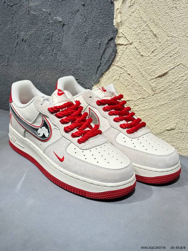 新品上市实拍 DDD 耐克Nike Air Force 1“07空军一号低帮百搭休闲运动板鞋。柔软、弹性十足的缓震性能和出色的中底设计，横跨复古与现代的外型结合