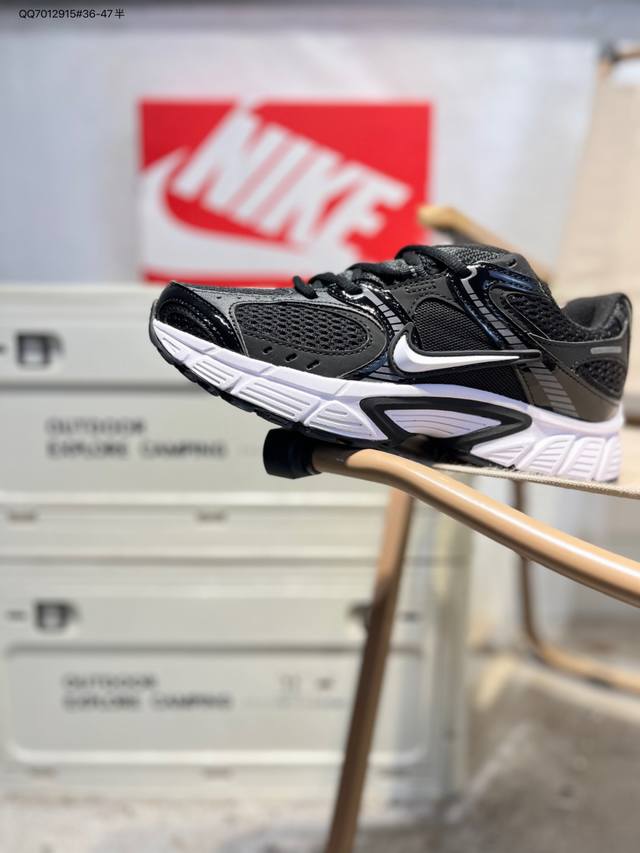 Nike V5 Rnr 舒适百搭防滑耐磨 低帮跑步鞋 DDD 舒适有型适合日常穿着 DDD 该鞋款延续千禧年经典设计搭载泡绵中底厚实而轻盈 DDD 匠心细节巧搭