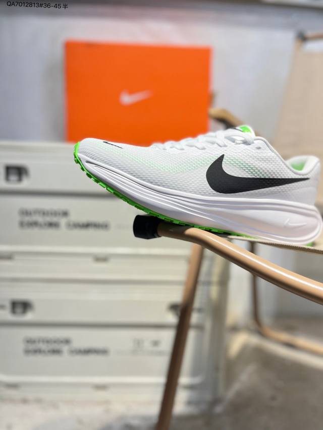 Nk Revolution 8 伦敦8代 超轻网面跑步鞋 兼顾迅疾外观和稳固脚感后跟覆面和中足动态支撑巧妙融合 缔造稳定顺畅的迈步体验Hj8485 Qa7012