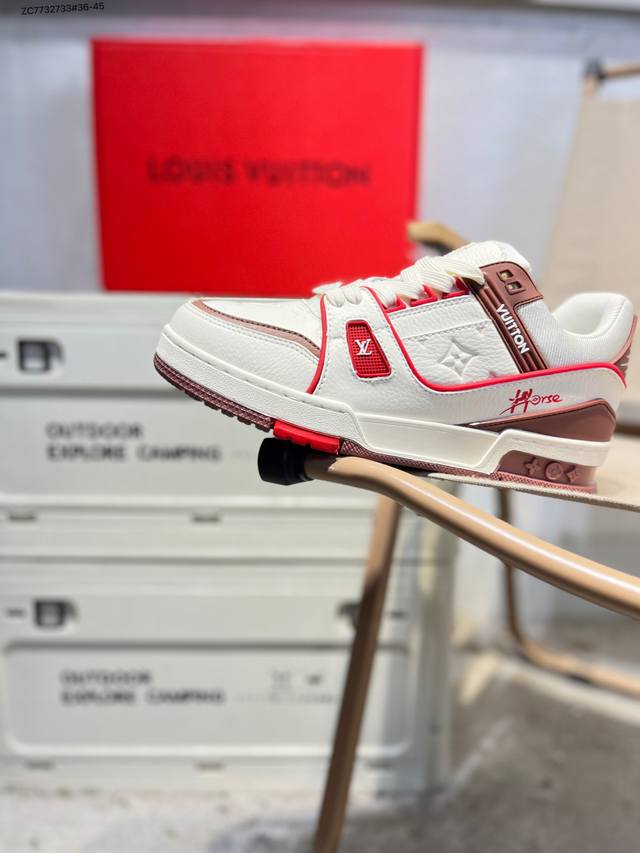 马年限定 路易威登 Louis Vuitton Lv路易威登板鞋 DDD 新款 Lv Trainer最新配色运动鞋 L家 篮球鞋风格运动鞋 该鞋由艺术总监 Vi