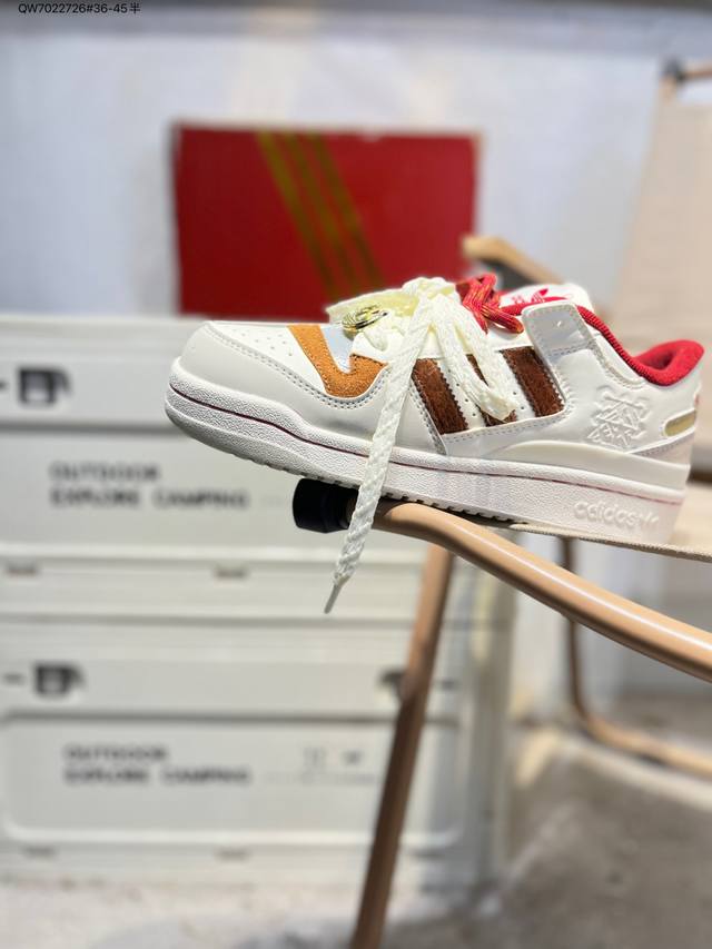 马年限定 Adidas 阿迪达斯罗马系列 Forum 84 Low Shoes 饰有摩登细节的Forum 经典板鞋运动鞋休闲篮球运动鞋。当Adidas Foru