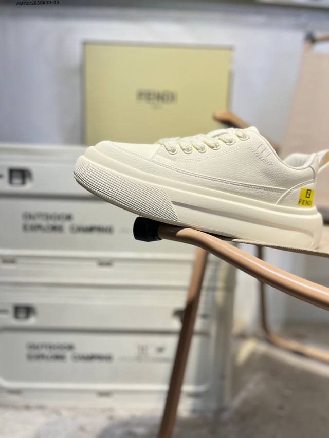 Fendi芬迪潮流时尚休闲运动鞋系列 DDD 广东品质原厂渠道原装订单 DDD 全套专柜包装物及配件 柔酷系列 DDD 松紧带套脚休闲运动男鞋 四季爆款 DDD