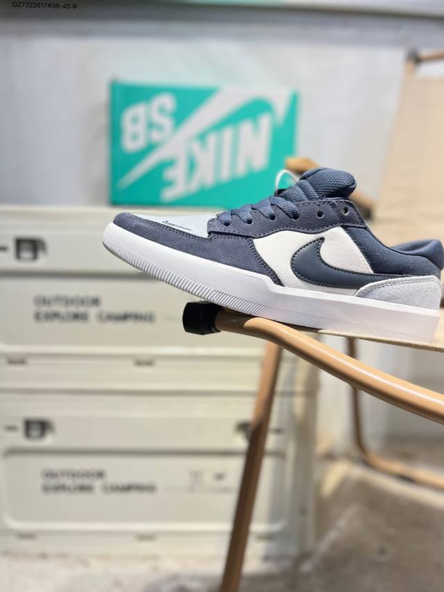 耐克Nike Sb Force 58 运动滑板鞋。这是一款将前沿创新带入街头的单品，它具有硫化杯底，具有出色的耐用性和灵活性。使用柔软皮革和帆布拼接，在饰面上放