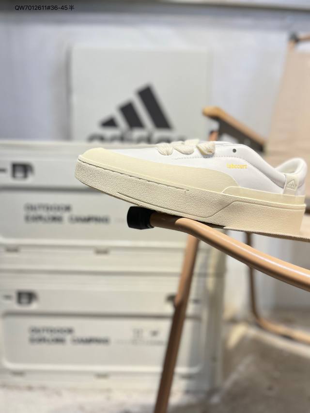 Adidas Originals Labcourt 阿迪达斯 百搭休闲舒适简约 耐磨透气低帮板鞋 DDD 鞋面使用了绒毛麂皮 鞋面和鞋底连接处使用了包边处理 看