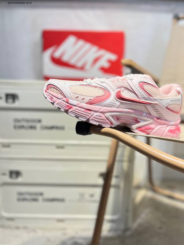 Nike V5 Rnr 舒适百搭防滑耐磨 低帮跑步鞋 DDD 舒适有型适合日常穿着 DDD 该鞋款延续千禧年经典设计搭载泡绵中底厚实而轻盈 DDD 匠心细节巧搭