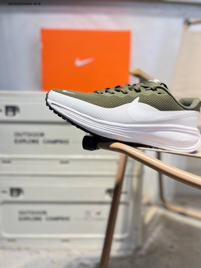 Nk Revolution 8 伦敦8代 超轻网面跑步鞋 兼顾迅疾外观和稳固脚感后跟覆面和中足动态支撑巧妙融合 缔造稳定顺畅的迈步体验Hj9198 Qa7012