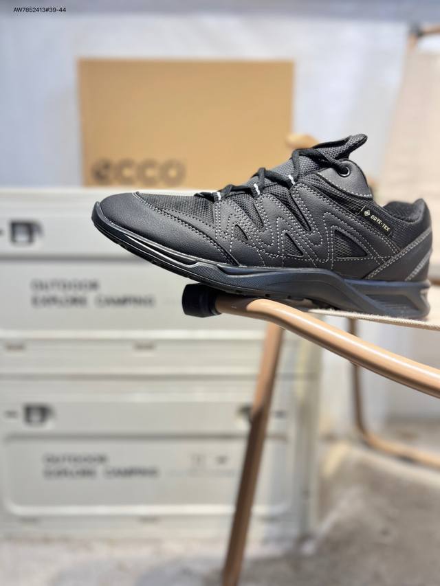 Ecco爱步男鞋轻便透气舒适耐穿 亲肤吸汗舒适内里 DDD 防滑防磨 持久干爽 简约粗绳系带 穿脱更加方便 柔韧防滑大底 鞋底立体凹槽 DDD 凹凸花纹加持 增