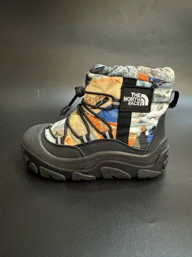 新色出货 DDD DDD 北面羽绒面料皮毛一体防风防水儿童雪地靴加厚防滑保暖大棉鞋户外儿童雪地靴. DDD Size：26-37码 DDD 采用防水布面料 保暖