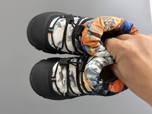 北面新款绑带式高帮儿童棉鞋雪地靴 DDD Size：26-37码 DDD 经典北面高帮棉鞋款式 DDD 绑带松紧扣设计，轻松调节 DDD 内里加绒，保暖舒适 D