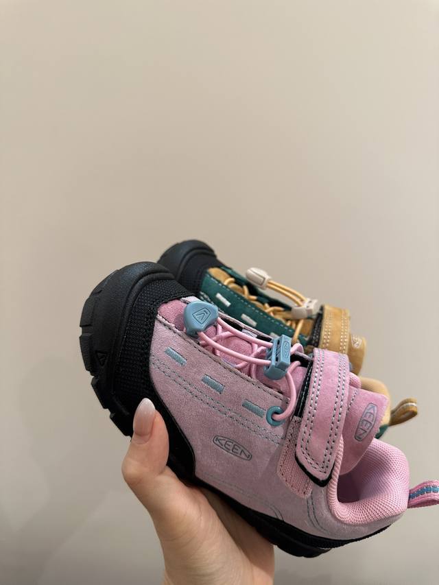 甚至童鞋是Keen家的当家花旦 DDD 被称为旅游鞋 DDD 代购每年都是一双难求！ DDD 拒绝 理解 爱上 DDD 一穿上脚 立马真香 DDD