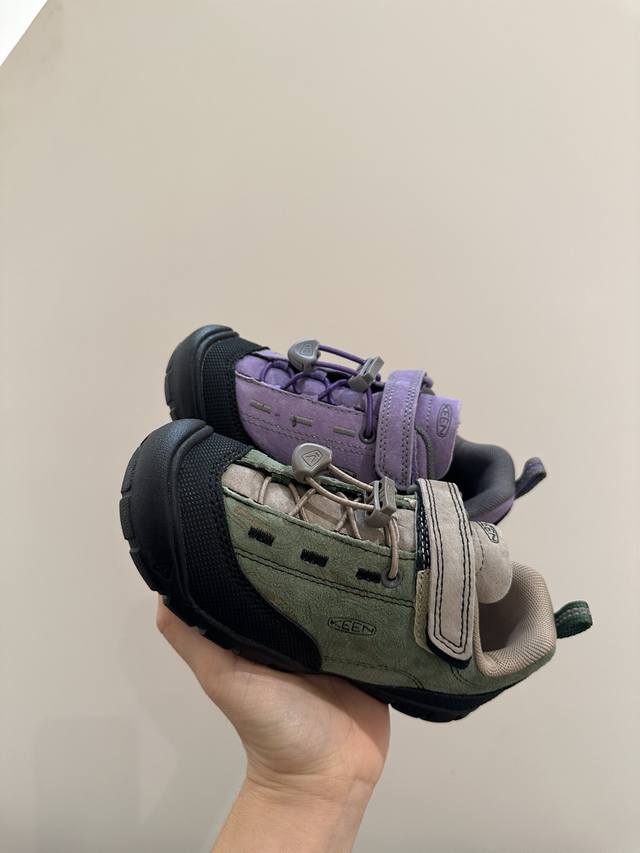 整个鞋子满满的细节 DDD 上脚一等一的舒服 谁能不爱这鞋子呢 DDD 这个价格P买回去根本不心疼 DDD