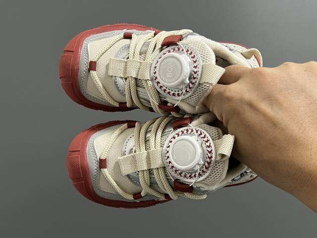 特价 ，可退换 DDD 加绒款Nk Acg轮胎底锁扣儿童运动鞋 DDD Size：27-37码 DDD 加绒内里，保暖又舒适 DDD 精致锁扣，质感超赞 DDD