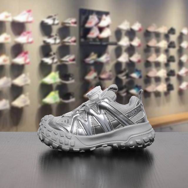 特价 ，可退换 DDD Adidas联名款 DDD Size：27-37码 DDD 火爆的轮胎 DDD 精致锁扣设计，穿脱超级方便 DDD 今年超级流行的网面刺