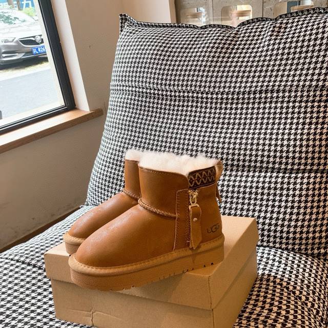 Ugg民族风防水皮拉链款童鞋 羊毛一体儿童雪地靴 DDD 内里羊毛，防滑牛筋底 DDD 拉链设计 易穿脱 尺码26–35. DDD