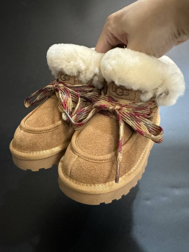 Ugg新款芙卡拉羊毛绒儿童雪地靴26-37 DDD 鹿绒皮材质羊毛绒内里，保暖又软萌， DDD 采用彩色绑带设计 橡胶防滑底 DDD