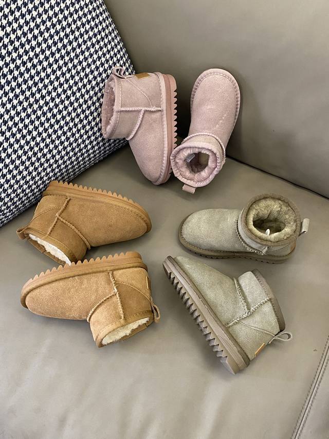 原图直出 DDD 鞋面采用高质量防水材料外层还覆盖着柔软的绒毛让宝贝感受到无与伦比的舒适鞋底采用了耐磨材质，轻松应对各种复杂地面情况 DDD