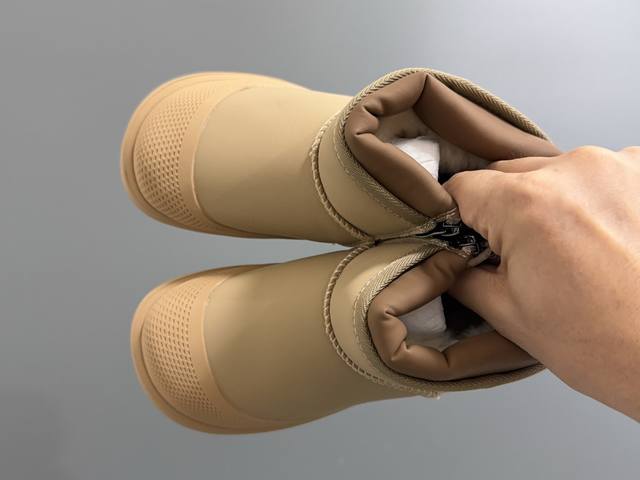 Ugg新款王一博同款拉链儿童高帮雪地靴 DDD Size：26-37码 DDD 经典Ugg拉链款式 DDD 加绒加厚保暖又舒适 DDD 橡胶耐磨防滑大底，脚感超