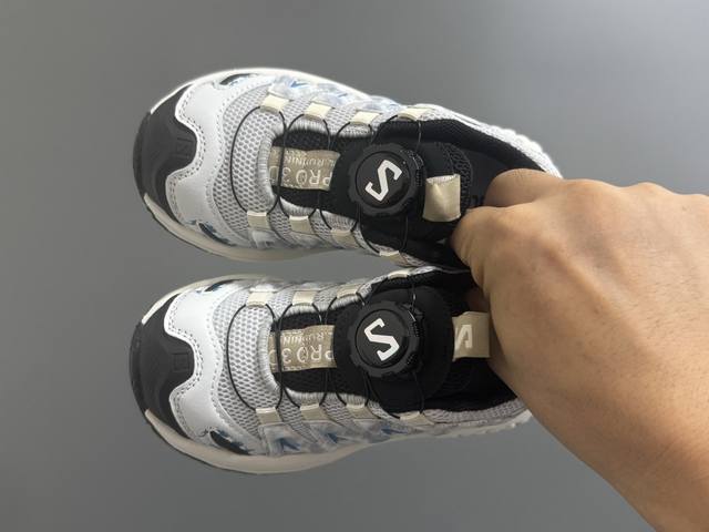 海外版萨家新款3D锁扣儿童运动鞋 DDD Size：26-37码 DDD 经典萨洛蒙3D系列 DDD 锁扣设计，穿脱方便. DDD 耐磨防滑大底，脚感超赞 DD