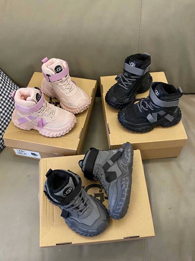 清仓 不退换 原图直出 DDD Ugg 加绒魔术贴儿童雪地靴鞋面采用防水面料好打理内里保暖舒适，魔术贴设计方便穿脱这款雪地靴不仅轻便还保暖好穿防滑耐磨 DDD
