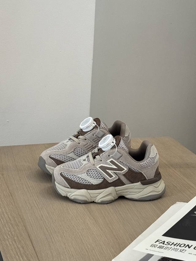 新色出货 DDD 海外版Nb新款9060锁扣儿童运动鞋 DDD Size：24-37码 DDD 经典Nb9060系列 DDD 优质锁扣设计，穿脱方便 DDD 优