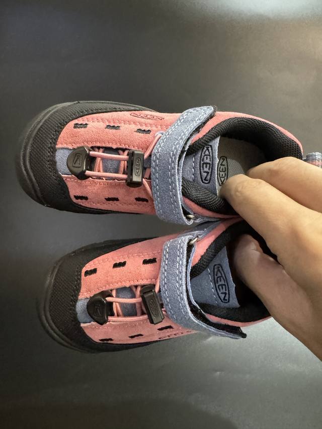 Keen 新配色户外儿童登山鞋 DDD Size：24-37码 DDD 祖国版Yyds DDD 新配色好好看 DDD 优质麂皮面料，轻微防水 DDD 魔术贴松紧