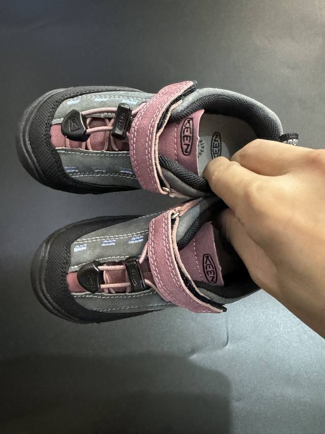 Keen 新配色户外儿童登山鞋 DDD Size：24-37码 DDD 祖国版Yyds DDD 新配色好好看 DDD 优质麂皮面料，轻微防水 DDD 魔术贴松紧