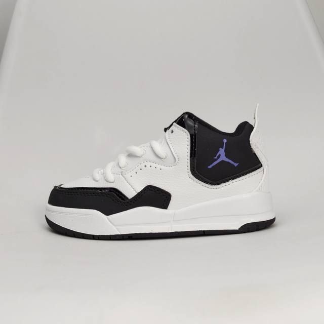耐克 Nike Air Jordan Courtside 23 Aj23时尚休闲运动篮球鞋。强烈的视觉冲击，让人过目不忘。彰显与众不同的特殊身份，上脚效果颇为亮