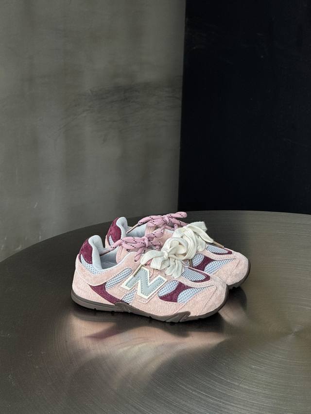 出货 DDD Nb9060 Miumiu联名儿童魔术贴休闲鞋 DDD Size：24-37码 DDD 经典Nb9060联名系列 DDD 魔术贴设计，穿脱方便 D