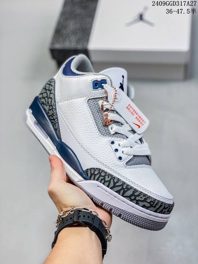 真标带半码air Jordan 3 Retro 复刻白水泥 Aj3 乔丹3代 Aj3 乔3 经典复刻白水泥 乔丹篮球鞋系列 鞋身以白色为主调，采用优质皮革材质搭