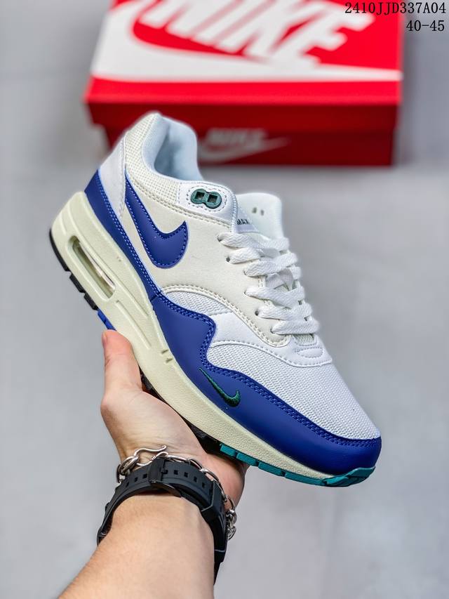 真标nike Air Max 1 Air Max 气垫 全新配色 鞋身材质均选择皮革、织物、麂皮多种材质覆盖，保证质感的前提下，层次感也相当不错。细节方面，除了